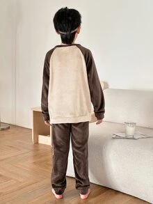 SHEIN Little Byeori 兒童 2 件組大童男孩拼色字母刺繡毛絨布家居服套裝 秋季 - 棕色 - 查看 2