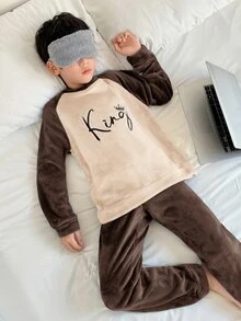 SHEIN Little Byeori 兒童 2 件組大童男孩拼色字母刺繡毛絨布家居服套裝 秋季 - 棕色 - 查看 5