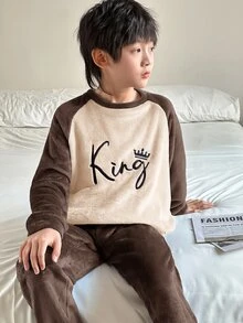 SHEIN Little Byeori 兒童 2 件組大童男孩拼色字母刺繡毛絨布家居服套裝 秋季 - 棕色 - 查看 3