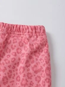 SHEIN 2件組幼女甜酷動物貼布圖案圓領落肩長袖運動衫與粉色豹紋喇叭褲秋季套裝 - 粉色 - 查看 4
