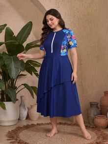 SHEIN Swim Conjunto de traje de baño elegante y modesto para mujer talla grande, 2 piezas, vestido suelto con estampado aleatorio, manga corta, cremallera delantera y abertura, con shorts de color liso, azul marino, estilo tropical - Azul Marino - Ver 3