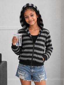 SHEIN Sparklyn 秋季女款英文字印花連帽拉鍊外套 黑白條紋淺藍字母印花 街頭風 Grunge 休閒寬鬆 Y2K 針織面料 校園風 - 黑色 - 查看 5