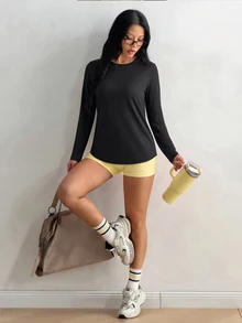 Easithlete Women's Long Sleeve Sports T-Shirt With Geometric Mesh Patchwork Back - Black - View 2