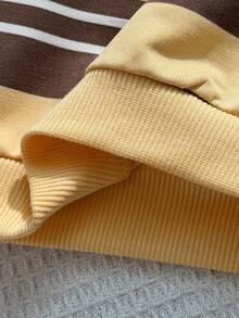 SHEIN Bubblio Baby Boy Casual Minimalist Loose Comfortable Yellow Brown Striped Print Crew Neck Pullover Sweatshirt Brown Solid Color Comfortable Loose Sweatpants Sweatshirt Set Suitable For Autumn/Winter Suitable For Outings Suitable For Parties Suitable For Holidays - Yellow - View 5