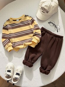 SHEIN Bubblio Baby Boy Casual Minimalist Loose Comfortable Yellow Brown Striped Print Crew Neck Pullover Sweatshirt Brown Solid Color Comfortable Loose Sweatpants Sweatshirt Set Suitable For Autumn/Winter Suitable For Outings Suitable For Parties Suitable For Holidays - Yellow - View 4