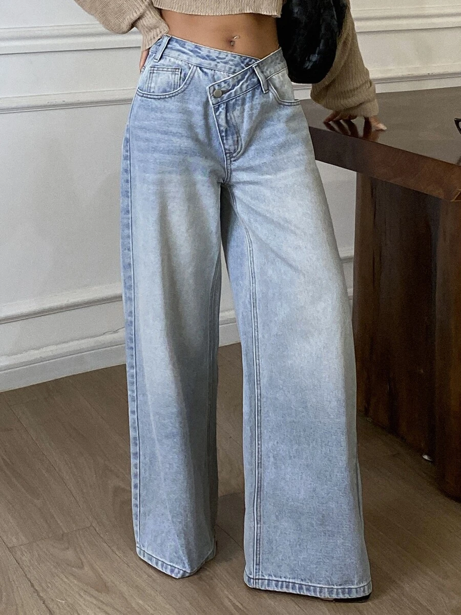 DAZY Women's Low-Waist Design Waistband Straight-Leg Jeans - Light Wash - View 1