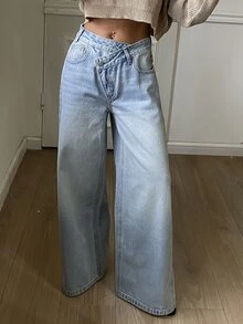 DAZY Women's Low-Waist Design Waistband Straight-Leg Jeans - Light Wash - View 3