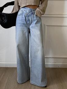 DAZY Women's Low-Waist Design Waistband Straight-Leg Jeans - Light Wash - View 2