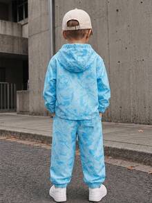 SHEIN Young Boy Allover Print Kids Letter Patched Half Zip Hooded Jacket & Tapered Pants Set - Multicolor - View 2