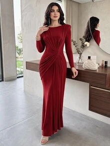 Modelyn 酒紅色女款圓領長袖洋裝，腰部百褶扭結設計，優雅大方的長版晚禮服，聖誕節適用 - 酒紅色 - 查看 2