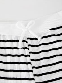 SHEIN Reset Phase 青少年女孩秋季套裝 上衣2件組 休閒80年代酷女孩風 可愛修身短版印花針織上衣 + 鬆緊直筒配套褲 黑色與白色 - 黑與白 - 查看 5