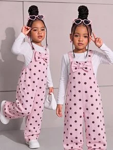 SHEIN 女童牛仔吊帶褲，四季新款，時尚甜酷復古設計，粉色底色配黑色波點印花，胸前3D大蝴蝶結設計，直筒寬鬆版型，百搭時尚日常穿搭，適合度假與多種場合，四季可穿的女童牛仔吊帶褲 - 粉色 - 查看 8