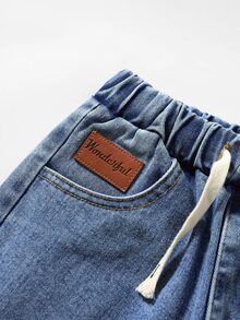 SHEIN Mirajuku 男童牛仔褲 秋季棉質百搭時尚牛仔休閒舒適寬鬆款，彈性腰帶抽繩設計，適合四季穿著，嬰兒藍 - 淺色水洗藍 - 查看 4
