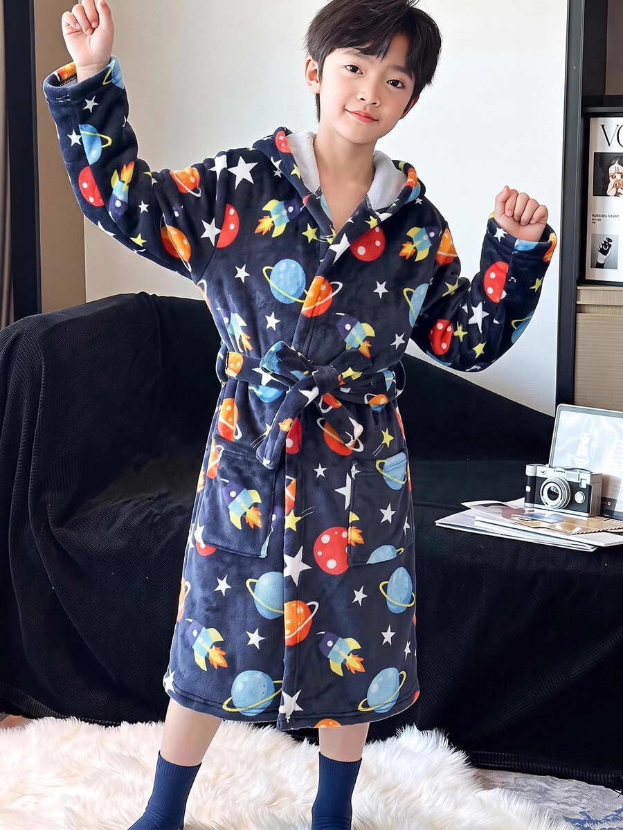 SHEIN Kids Tween Boy Autumn/Winter Cute Space Planet Pattern Hooded Loungewear Bathrobe Pajamas Soft Skin-Friendly Flannel