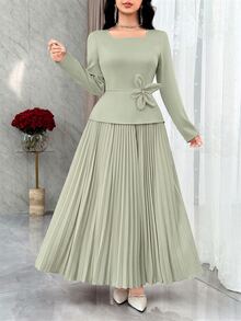 Modelyn Gaun Lipit Wanita Elegan Warna Polos dengan Dekorasi Bunga 3D - Hijau - View 8