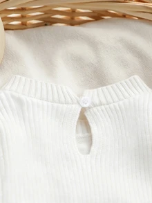 SHEIN Newborn Baby Sweater Romper,Fashion Cute Knitted 3D Bow Round Neck Snap-Up Long Sleeve Ruffle Footed Romper,Soft Autumn Clothes For Baby Shower Gift - Beige - View 6