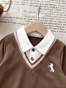 SHEIN 1件男嬰領口拼色小馬印花休閒極簡風 Polo 衫，時尚學院風針織運動衫，清新舒適，適合秋季，百搭可愛，適用於外出、度假與日常穿著 - 棕色 - 查看 5