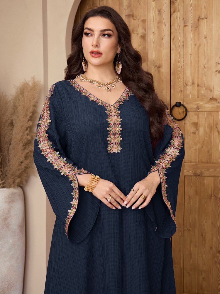 Al Najma Plus Size Women's Long Sleeve Arabic Traditional Robe With Applique Decor - Navy Blue - View 5