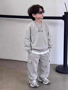 SHEIN 2件組兒童青少年男孩休閒圓領套頭長袖衛衣附口袋與收口長褲針織套裝，適合學校、花園、海灘、生日，適用秋冬春夏，抓絨加厚 - 灰色 - 查看 1