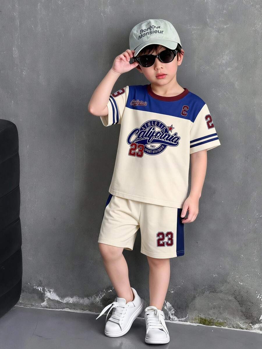 SHEIN 一套男童休闲时尚运动风加州23字母印花撞色圆领短袖T恤和短裤套装，适合户外休闲和运动穿着，春夏款。 - 彩色 - 查看 1