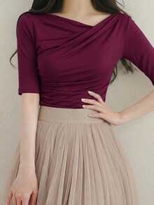 DAZY Women's Asymmetrical V-Neck Fitted Ruched Short Sleeve T-Shirt - Red Violet - View 3