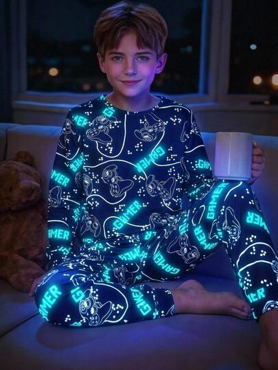 SHEIN Tween Boy Game Console Print Crew Neck Long Sleeve Top & Pants Casual Comfortable Fitted Loungewear Pajama Set 2pcs