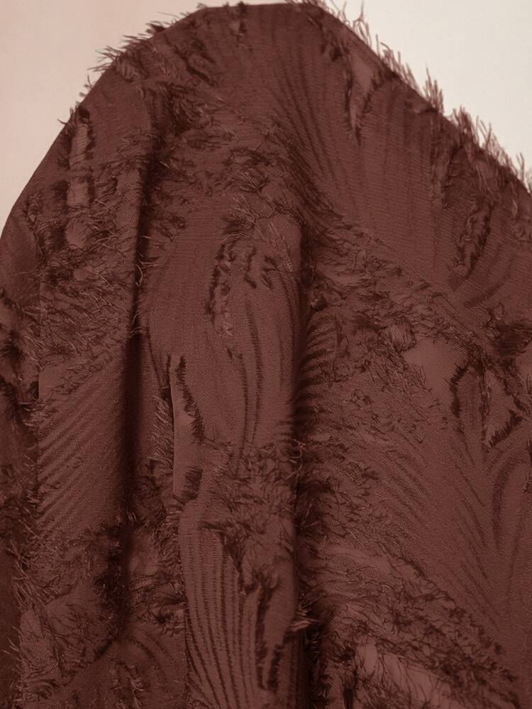 Reflora Blus Elegan Wanita Ukuran Besar dengan Motif Jacquard dan Simpul Samping di Pinggang, Warna Burgundy untuk Kantor dan Musim Panas. - Redwood - View 7