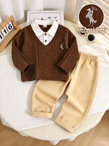 SHEIN 男童秋冬休閒POLO套裝，白色前襟配小馬刺繡，2合1白色襯衫領，棕色V領針織紋理面料長袖上衣，搭配彈性腰卡其褲，2件套，適合男童休閒時尚、通勤、舒適、復古學院風，適用於日常穿著、學校、外出、度假、假日 - 棕色 - 查看 6