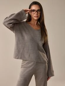 SHEIN طقم نسائي من كنزة بياقة على شكل حرف V وأكمام واسعة مزينة بالتفاصيل مع بنطال - بيج - مشاهدة 4