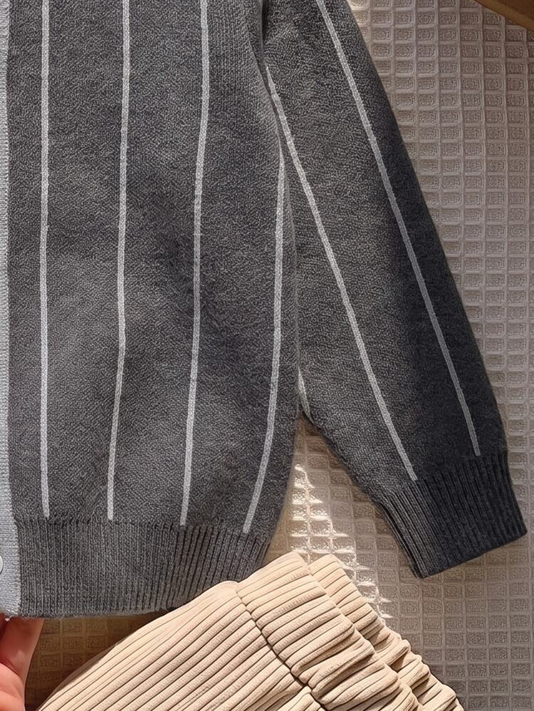 SHEIN Färgblockig randig stickad kofta för pojkar, kragdesign, enkelknäppt lätt att ta på/av. Mjuk hudvänlig stickad textil, lös passform, mångsidig för dagligt bruk, vår/höst ytterplagg, minimalistisk retro. - Grå - Visa 8
