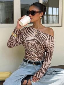 Muchica Women's White Letter Print Asymmetrical Shoulder Cropped Long Sleeve T-Shirt, Suitable For Outings, Streetwear And Y2K Style. - Multicolor - View 6