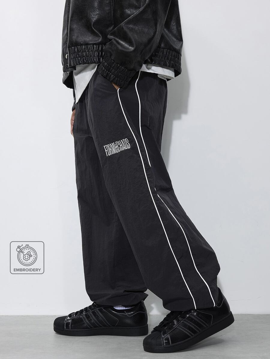 FORM&CHAOS Quần jogger nam màu đen thêu họa tiết - màu đen - Xem 1