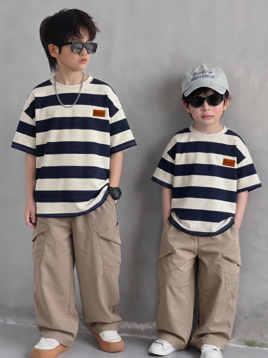 SHEIN Little Byeori 2件組兒童青少年男童休閒百搭圓領套頭寬鬆短袖黑白條紋T恤與寬鬆黑色長褲針織套裝，運動套裝，Y2K套裝，黑色T恤套裝，基本上衣，基本下裝，夏季短褲，夏季穿搭，夏季衣物，男童套裝兒童套裝，適合春夏季，外出，情人節，旅行，度假，家庭聚會，返校季，婚禮季，晚會，運動，生日派對