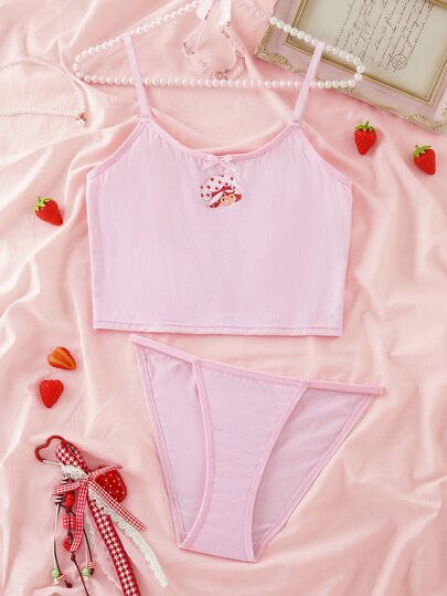 Strawberry Shortcake X SHEIN Conjunto de ropa interior casual de mujer con camiseta de tirantes y calzoncillos tipo bikini con estampado de dibujos animados y decoración de lazo