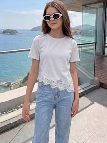 SHEIN 青少年女孩純色對比蕾絲下擺圓領休閒T恤，夏季，穿搭，舒適，日常，極簡，度假 - 白色 - 查看 6
