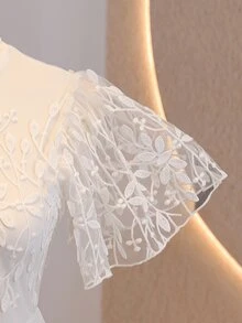 SHEIN فستان ميني أنيق للحفلات الرسمية للبنات المراهقات، مطرز من الشبك، أبيض بنقشة زهور صيفية، مناسب للتخرج - أبيض - مشاهدة 8