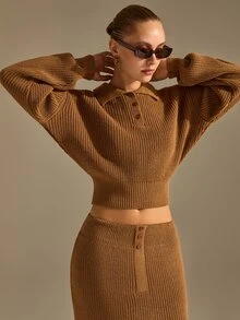 CLARA VERO طقم تنورة ماكسي محبوكة بياقة بولو، قصة عادية، للشارع أو المكتب، خصر مزين بأزرار، تفاصيل جيوب - بني - مشاهدة 3