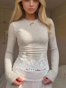 SHEIN 少女秋冬針織長袖上衣，蕾絲下擺，淺米色修身圓領T恤，日常穿著、上學、休閒百搭兒童套裝 - 卡其色 - 查看 5