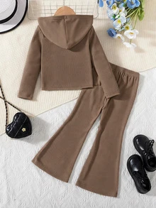 SHEIN 女童咖啡棕色羅紋兩件式套裝，拉鍊連帽外套搭配喇叭褲，休閒秋季運動服套裝，適合日常、戶外、學校穿著 - 卡其色 - 查看 2