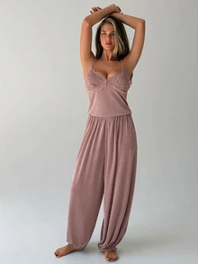 Livesso 女款蕾絲拼接細肩帶上衣與長褲休閒居家服套裝 睡衣家居服 灰粉色 - 粉色 - 查看 4