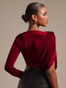 Silquee Women's Solid Color Shoulder Metal Design Pleated One-Shoulder Long Sleeve Bodysuit - Burgundy - View 4