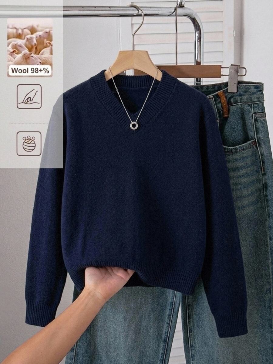 SHEIN 女童深藍色V領套頭毛衣,100%純羊毛,純色素面,柔軟保暖親膚,寬鬆落肩,休閒秋冬外穿上衣 - 藏蓝色 - 查看 1