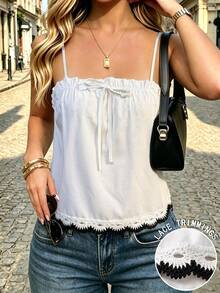 Cévolie Contrast Color Wavy Lace Trim Camisole Loose Cropped Waist-Baring Tank Top Vacation Style - White - View 3