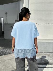Muchica 大尺碼藍色蕾絲拼接圓領短袖T恤，夏季 - 藍色 - 查看 2
