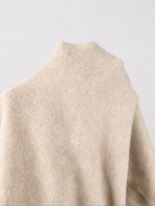 SHEIN 針織兩件式套裝，交叉V領花瓣袖側綁帶短版上衣搭配寬腿針織長褲 - 米色 - 查看 3
