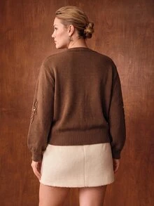MOTF PREMIUM SWEATER UKURAN BESAR MOTIF BUNGA DENGAN DETAIL MUTIARA IMITASI DAN LEHER BULAT - Coklat - View 4