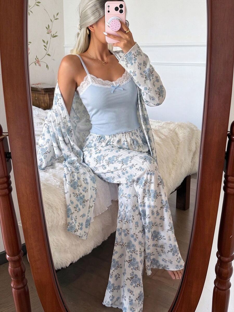 CottageSlumber Conjunto de 3 piezas con estampado floral: Chaqueta, Camiseta con lazo y Pantalones con estampado romántico - Azul - Ver 1