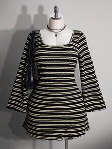 SHEIN ICON Plus Size Black And White Backless Bell Sleeve Knit Dress Autumn 90s 80's 70's Back-To-School Club Brunch Dinner Party Vacation Y2k 2000s Fall - Black and White - View 2