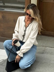 Serisse Áo blouse thêu tay tay chuông phong cách đường phố nữ - Màu be - Xem 5