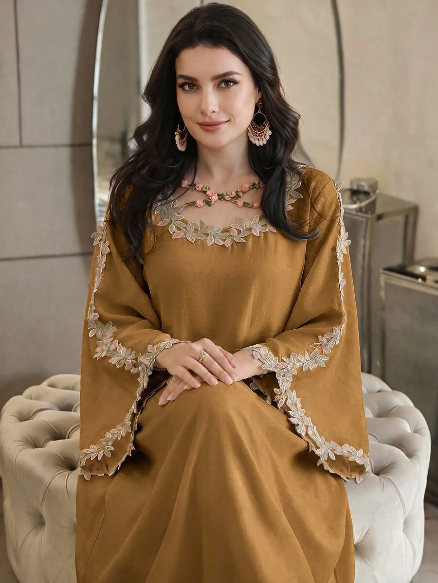Al Najma 大尺碼女款貼花休閒派對與旅行阿拉伯風洋裝 - 咖啡棕 - 查看 1